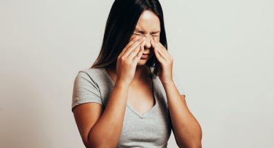 woman holding her nose sinusitis